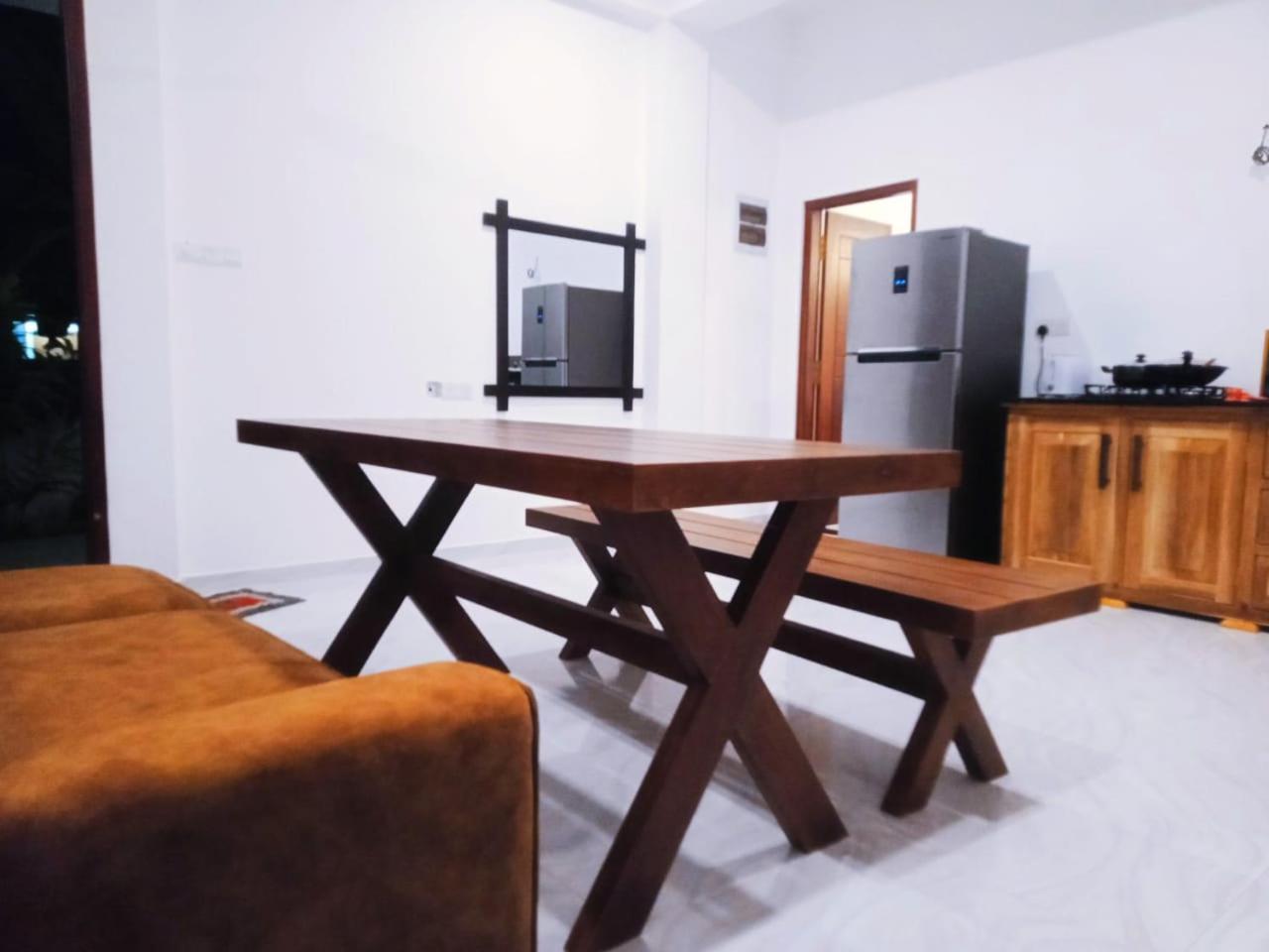 Blue Whales Hotel Hikkaduwa Exterior photo