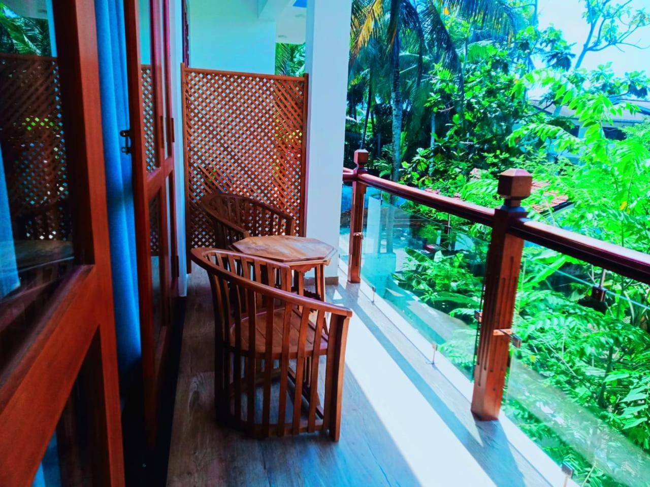 Blue Whales Hotel Hikkaduwa Exterior photo